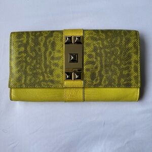 Vince Camuto Two-Toned Pebbled‎ Snake Skin Pattern Clutch Bag